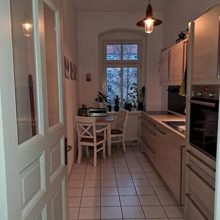 Sonnige Und Ruhige Altbauwohnung In Friedrichshain * Berlin